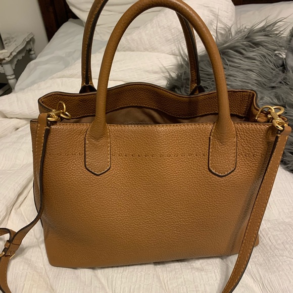 SOLD๐ด Tory Burch McGraw Triple Compartment - Picture 3 of 5